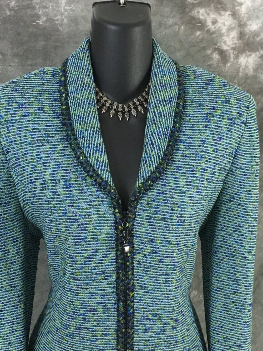 BEAUTIFUL St John collection knit blue multi jacket skirt suit size 8 - Picture 5 of 11